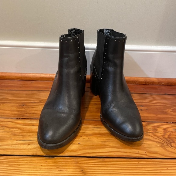 Steve Madden Black Booties with Silver Detailing - Picture 4 of 6